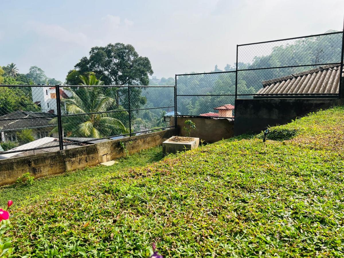 Hansons Homestay Kandy Esterno foto