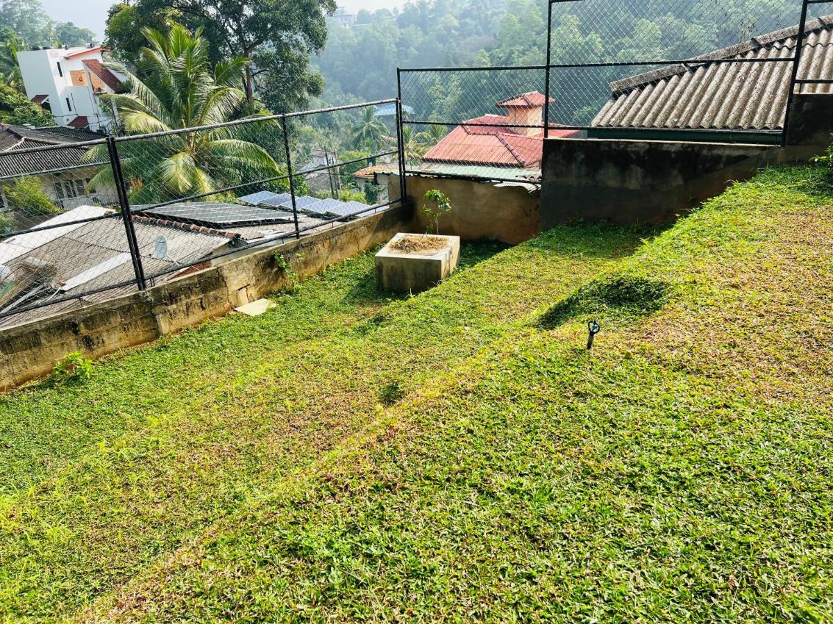 Hansons Homestay Kandy Esterno foto